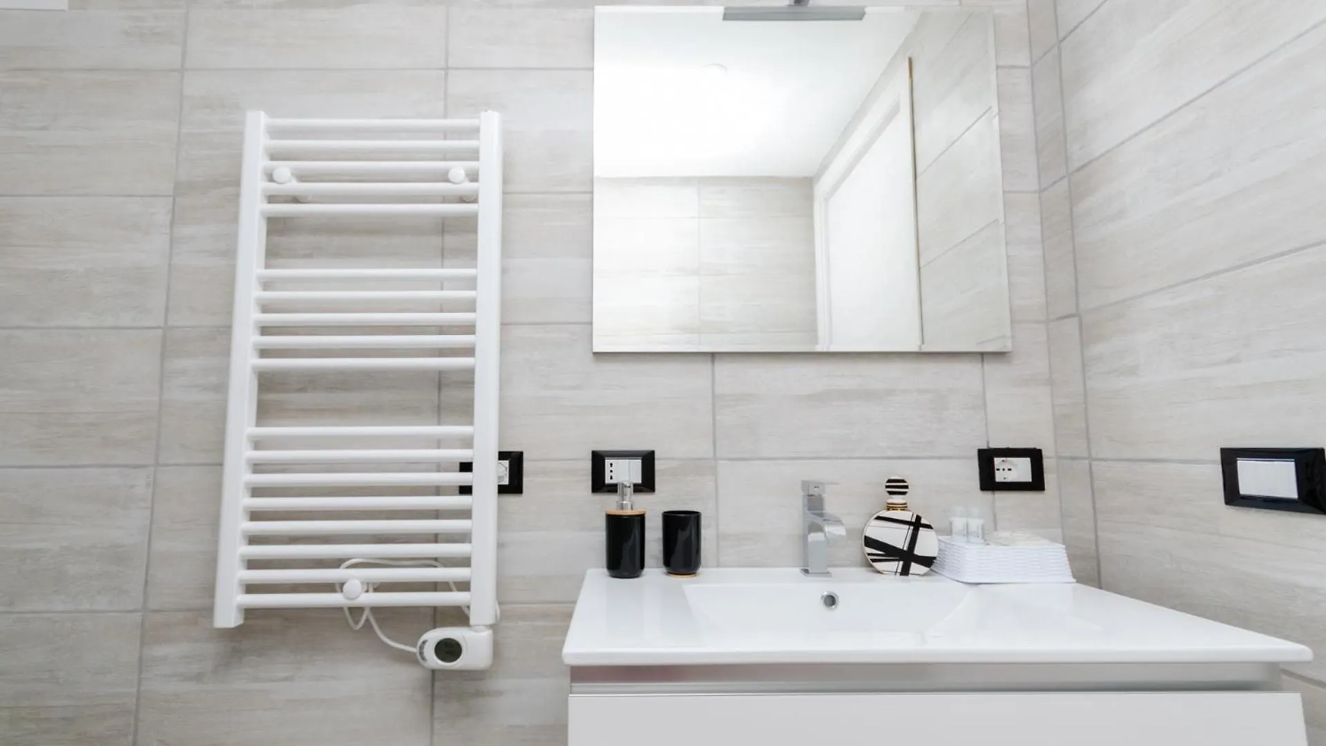 Vivimihome - Plana Room 51 Milan 0*,